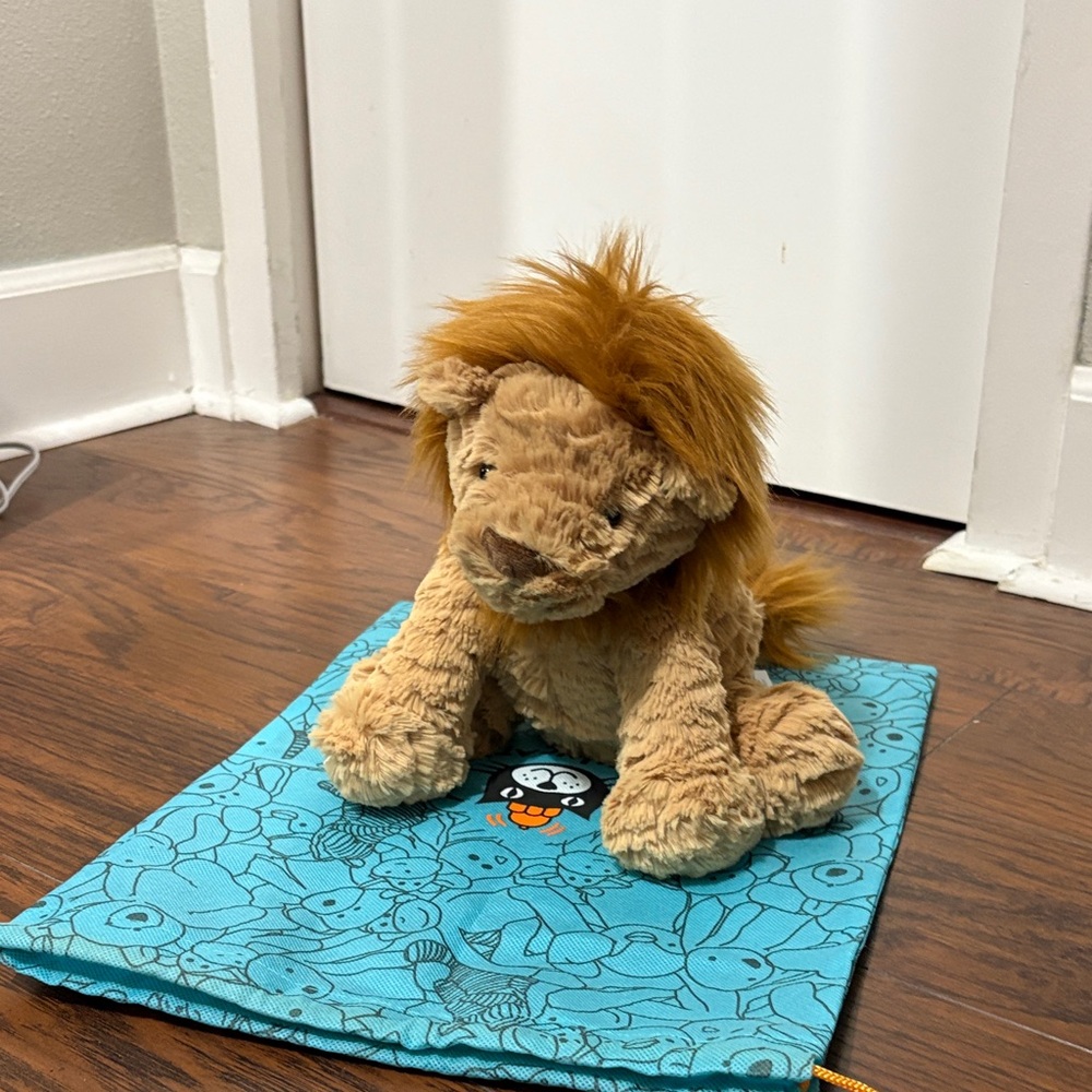 Jellycat medium fuddlewuddle lion
